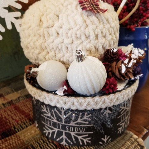 I LOVE Flakes, snowman on round container (Red Hat)